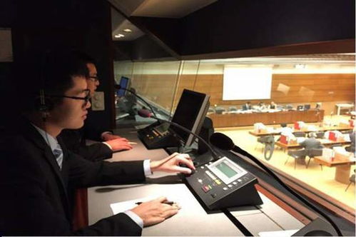 同声传译工作背后的辛酸 翻译服务光环下的无声挑战